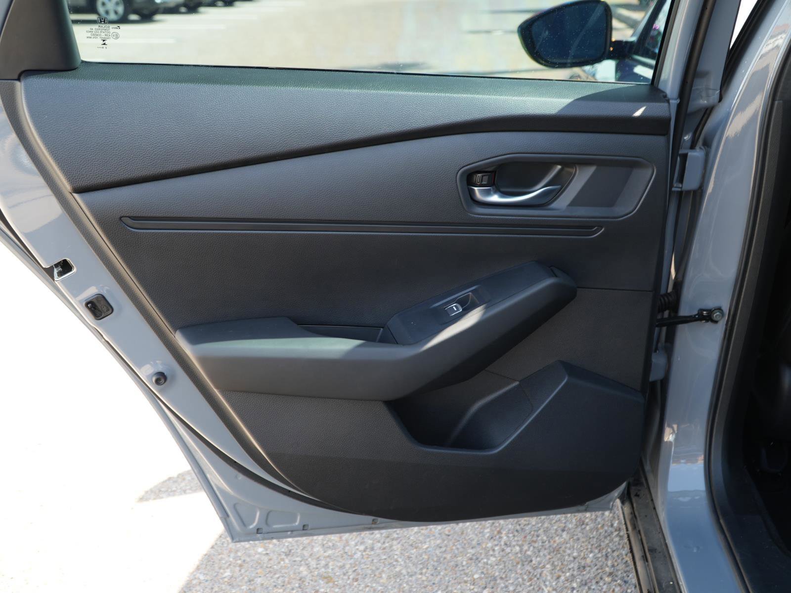 Used 2025 Honda Accord SE image 18