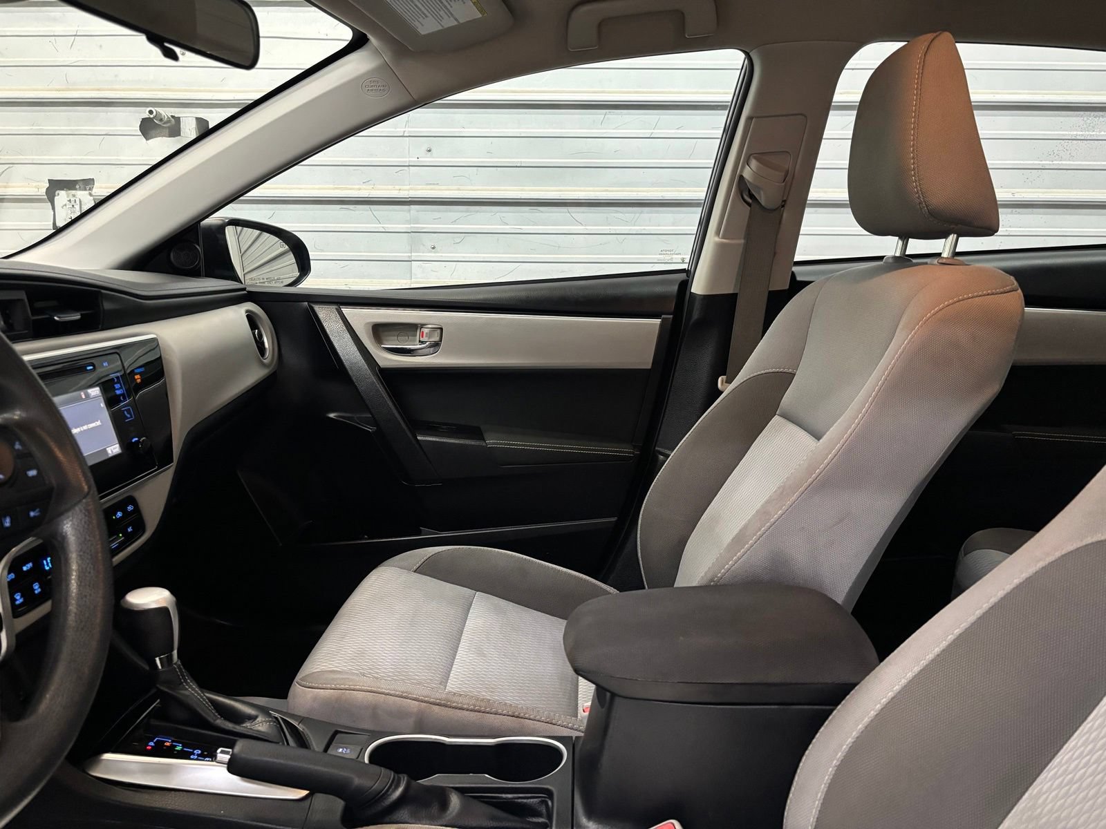 Used 2018 Toyota Corolla LE FWD image 21