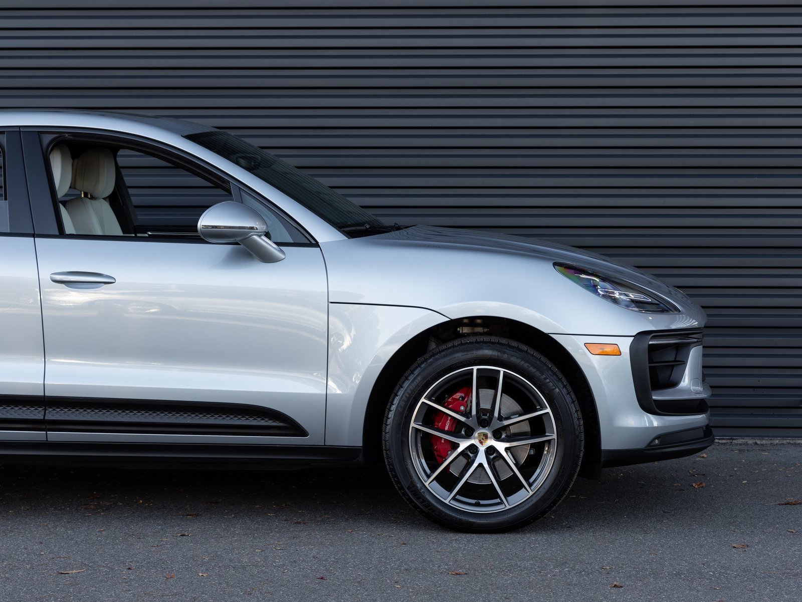 Used 2023 Porsche Macan S image 9