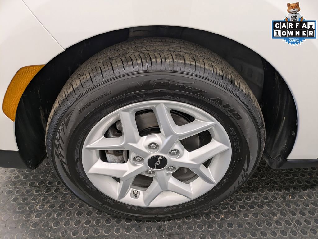 Certified 2025 Kia Soul LX w/ LX Technology Package image 7