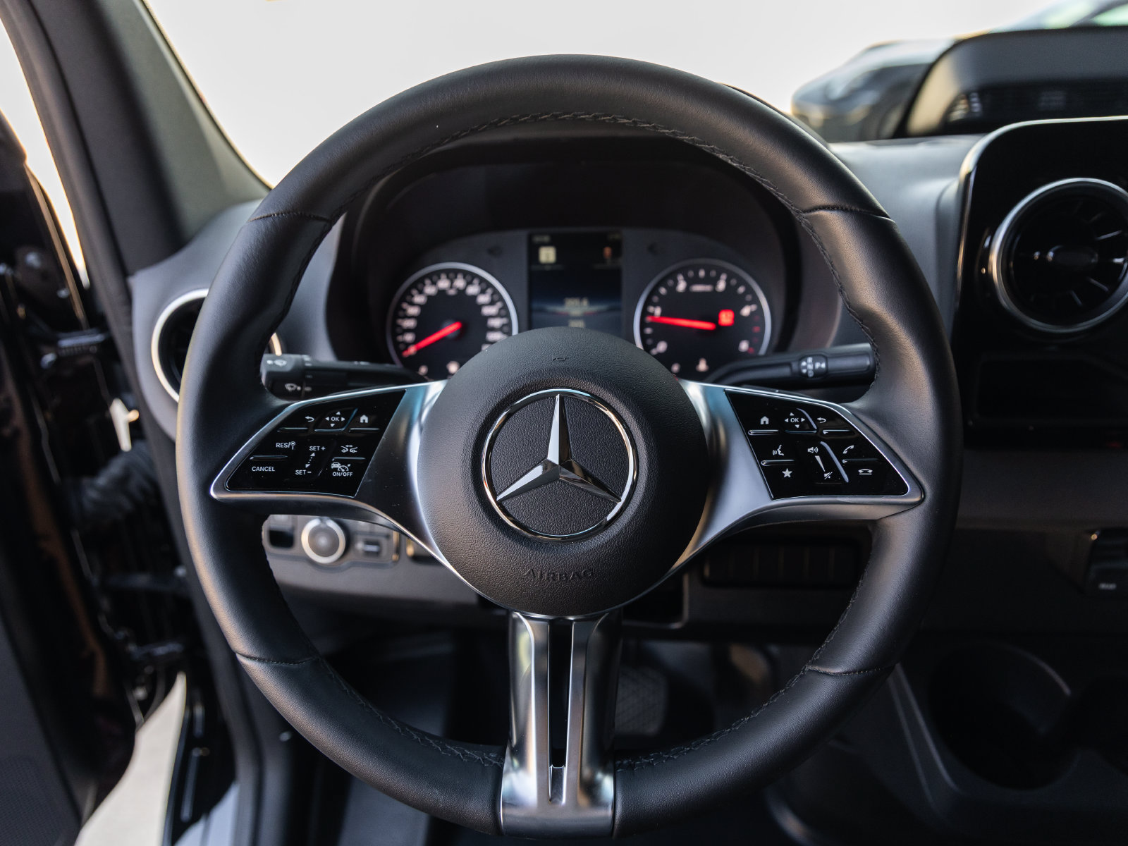 Used 2025 Mercedes-Benz Sprinter 2500 image 25