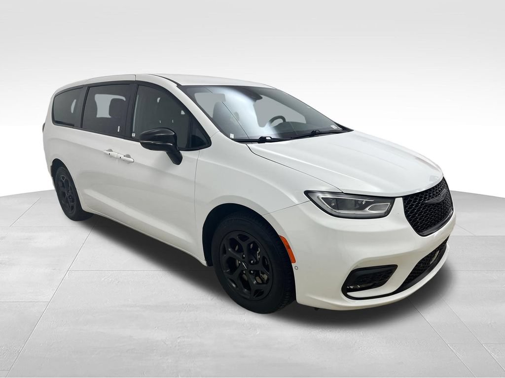 Used 2024 Chrysler Pacifica Limited FWD image 7