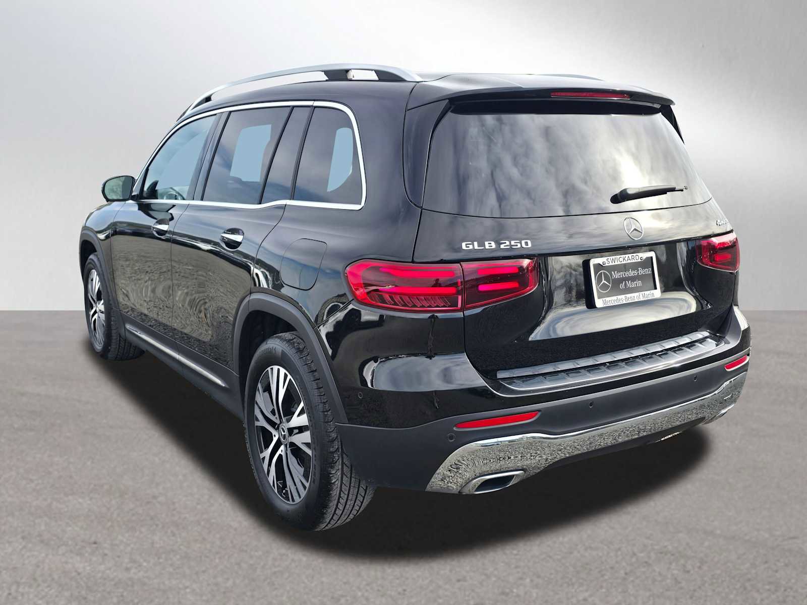 Used 2025 Mercedes-Benz GLB 250 4MATIC image 5