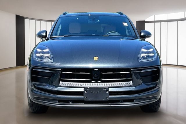 Used 2026 Porsche Macan AWD/4WD image 2