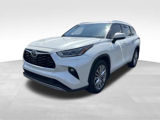 Used 2022 Toyota Highlander Platinum AWD/4WD image 3