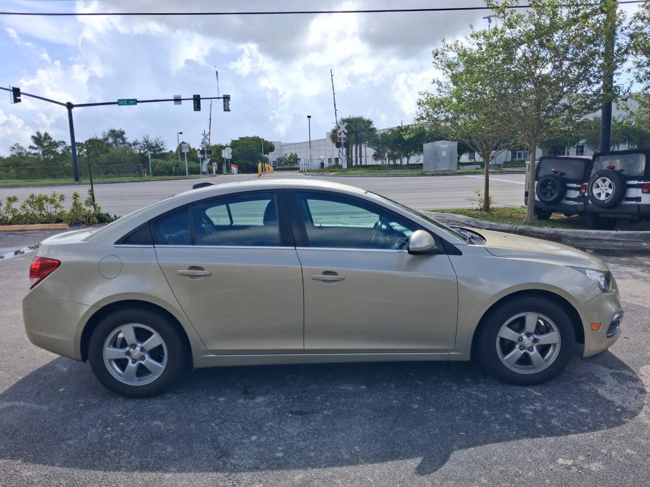 Used 2016 Chevrolet Cruze LT FWD image 5