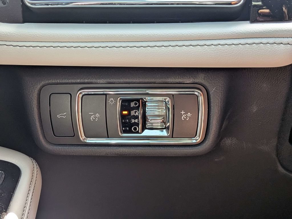 Certified 2025 Lincoln Aviator Reserve w/ Luxury Package AWD/4WD image 26