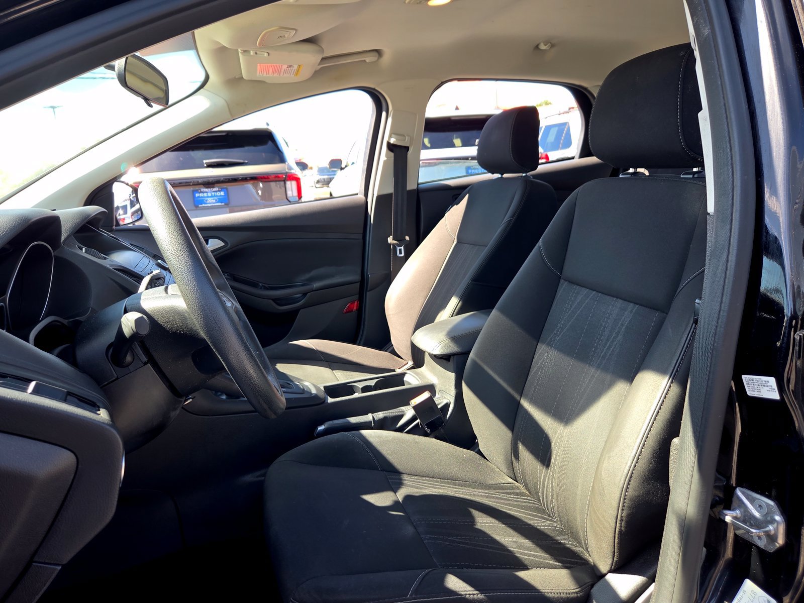 Used 2018 Ford Focus SE w/ SE Appearance Package FWD image 15
