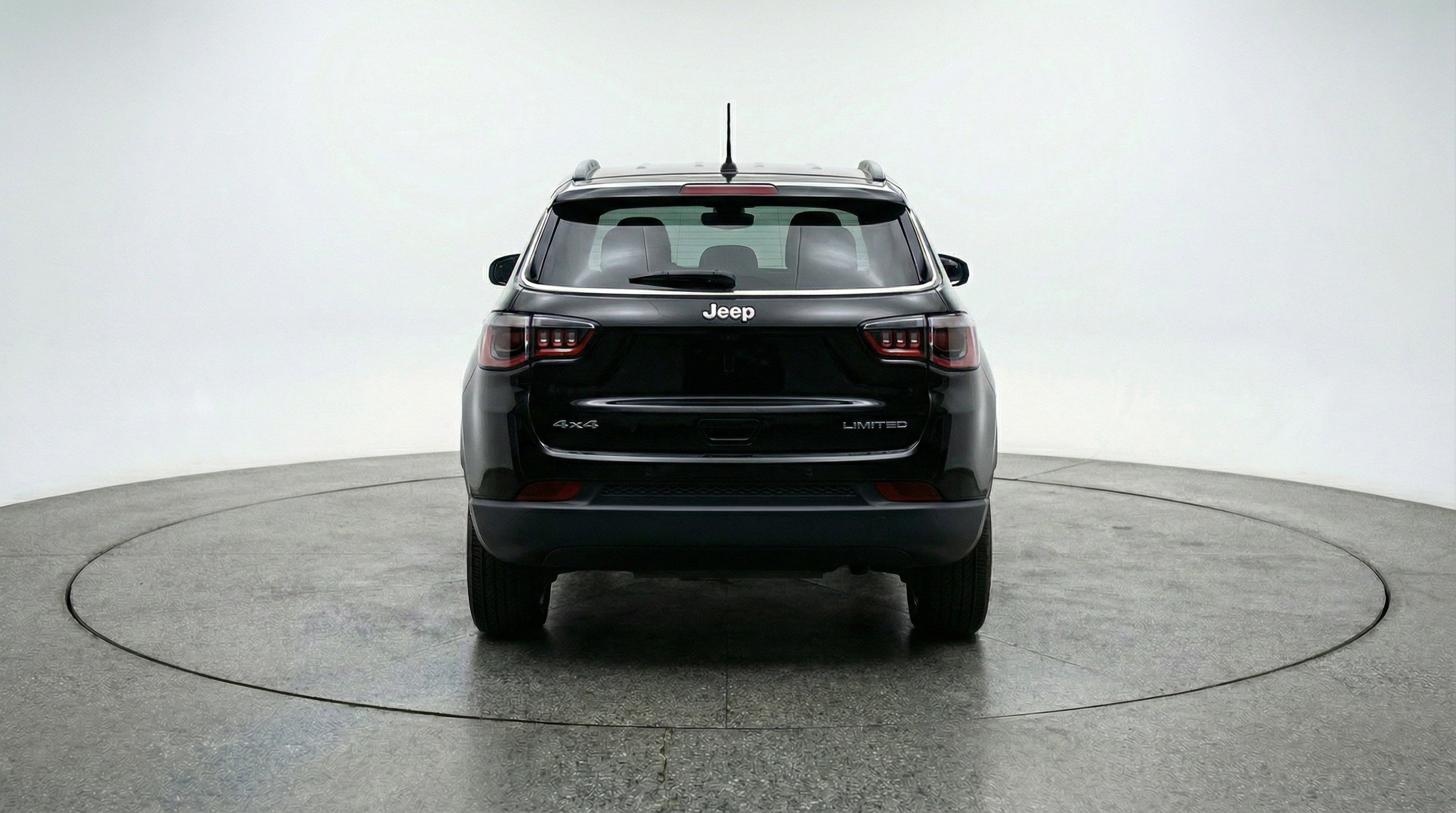 Used 2025 Jeep Compass Latitude image 7