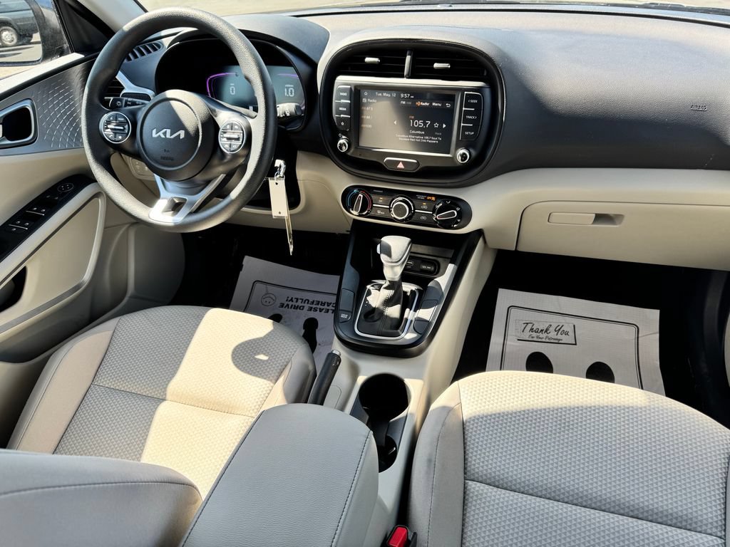 Used 2025 Kia Soul LX w/ LX Technology Package FWD image 12