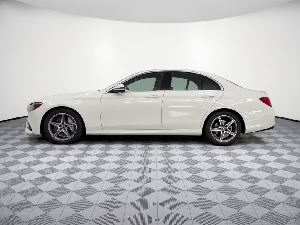 Used 2018 Mercedes-Benz E 300 4MATIC image 2
