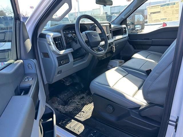 New 2025 Ford F550 4x4 Regular Cab Super Duty image 6