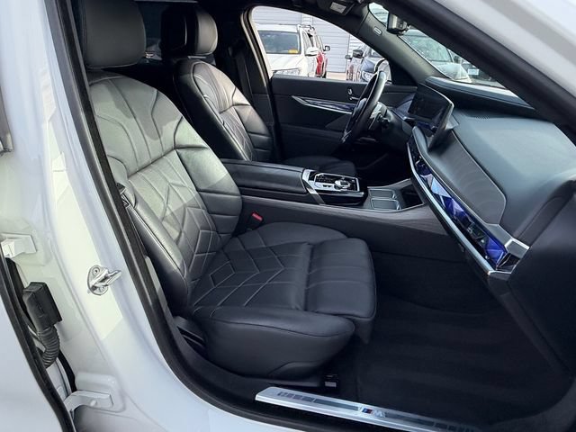Used 2023 BMW 760i xDrive AWD/4WD image 20