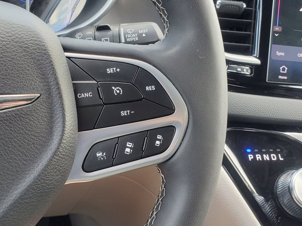 Used 2024 Chrysler Pacifica Touring-L FWD image 14