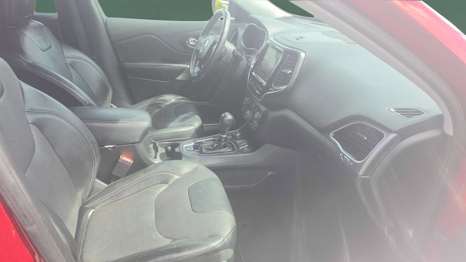 Used 2019 Jeep Cherokee Limited AWD/4WD image 21