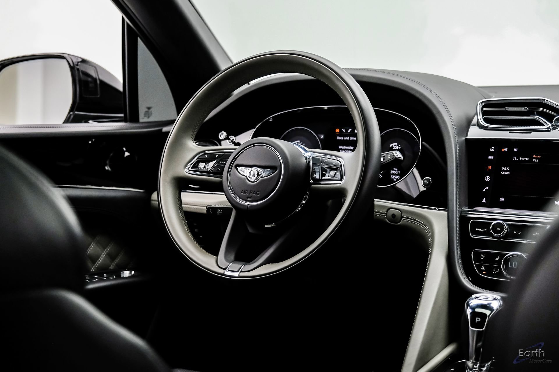 Used 2022 Bentley Bentayga AWD/4WD image 43