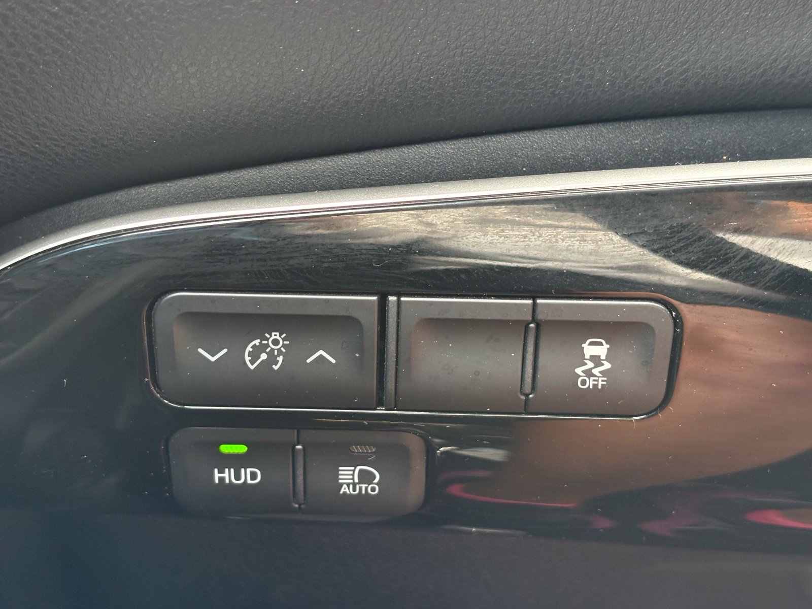 Used 2017 Toyota Prius Four w/ Advanced Technology Package FWD image 17