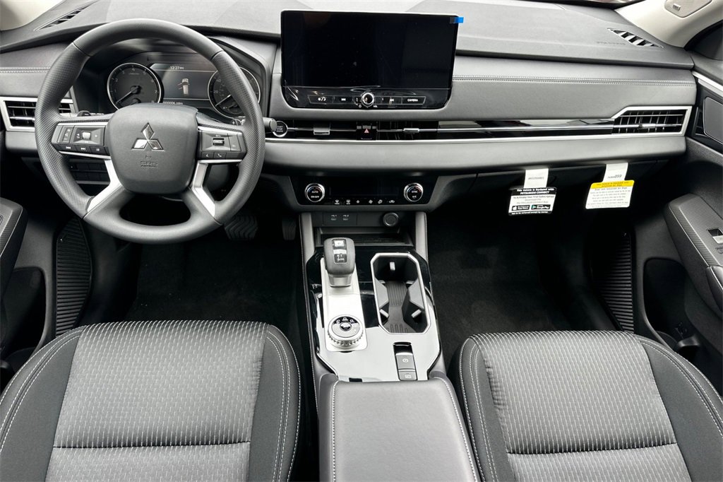 New 2025 Mitsubishi Outlander ES image 14