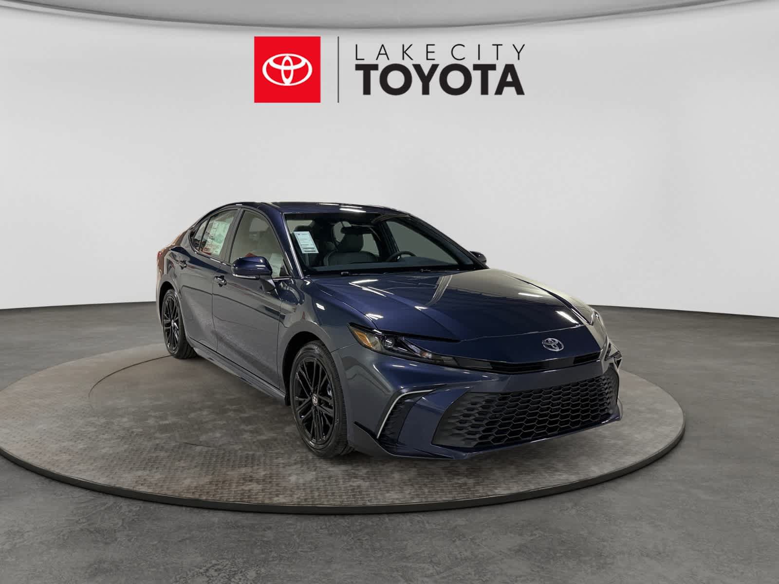 Used 2026 Toyota Camry SE FWD image 12