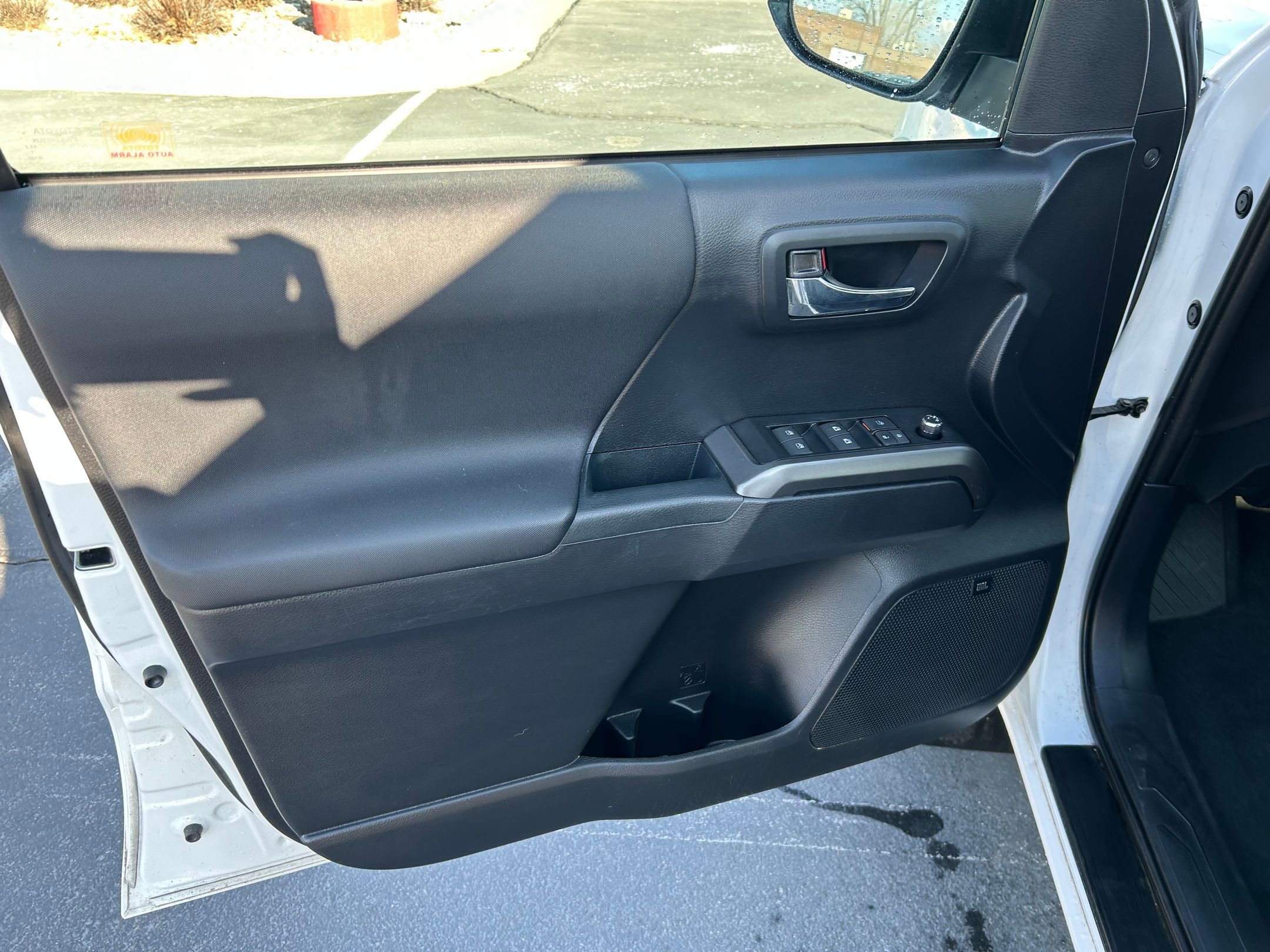 Used 2018 Toyota Tacoma TRD Off-Road image 9