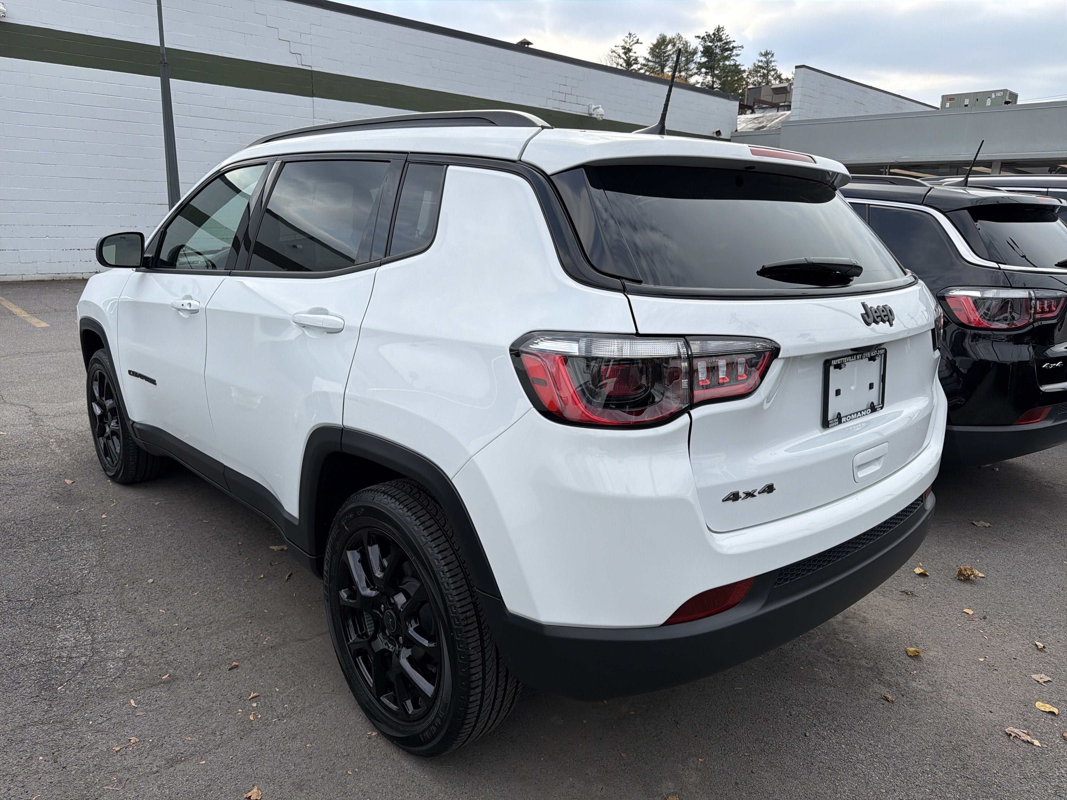 Used 2026 Jeep Compass Latitude AWD/4WD image 5