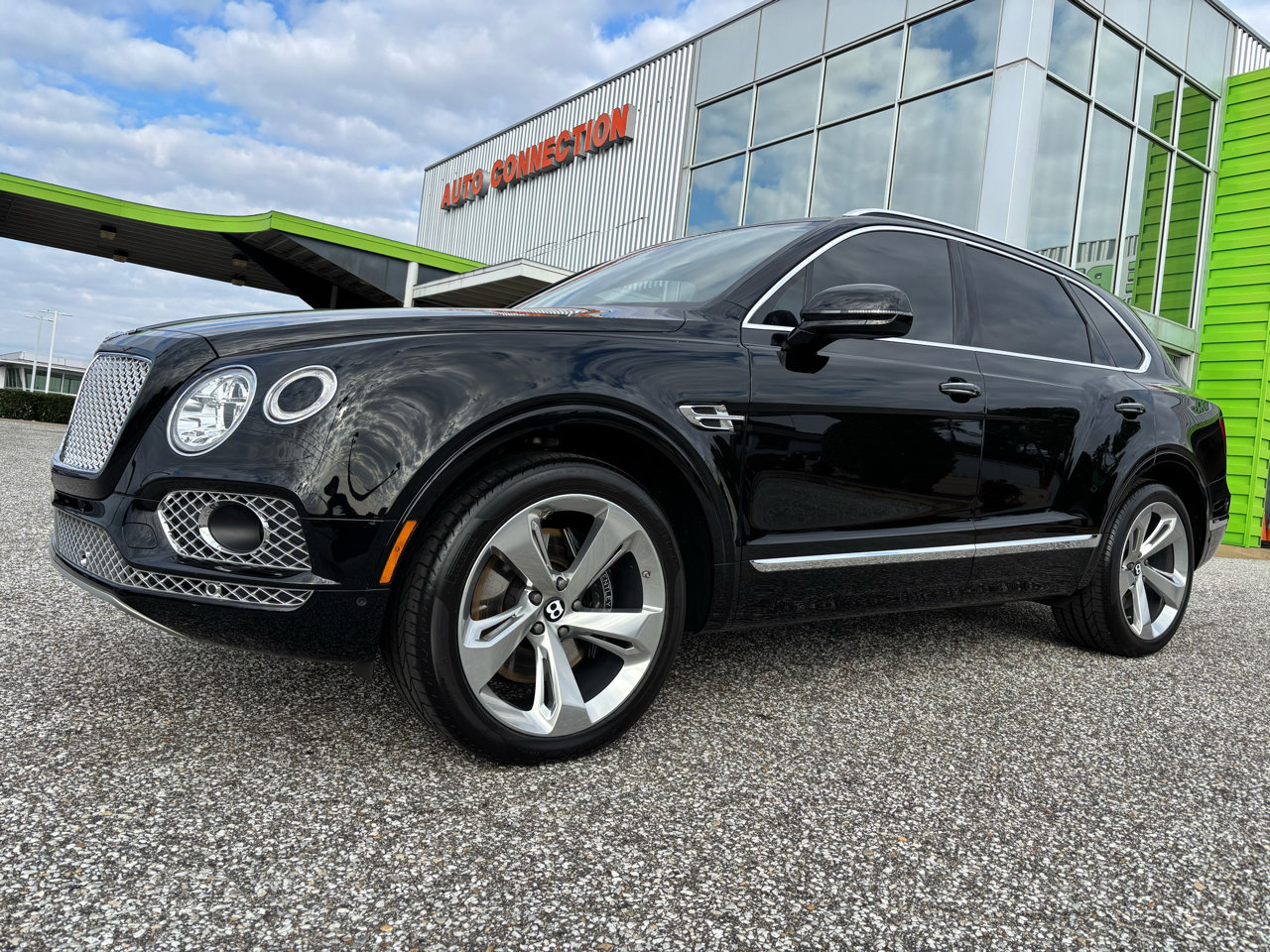 Used 2018 Bentley Bentayga Mulliner image 42
