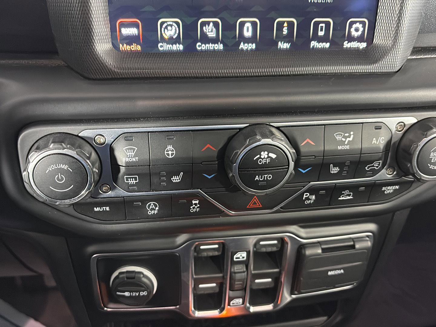 Used 2023 Jeep Wrangler Unlimited Sahara image 36