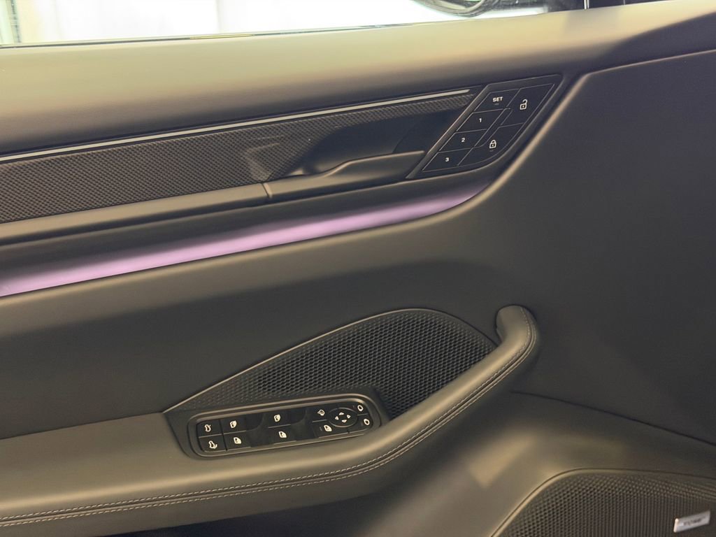 Certified 2025 Porsche Macan Turbo Electric AWD/4WD image 14