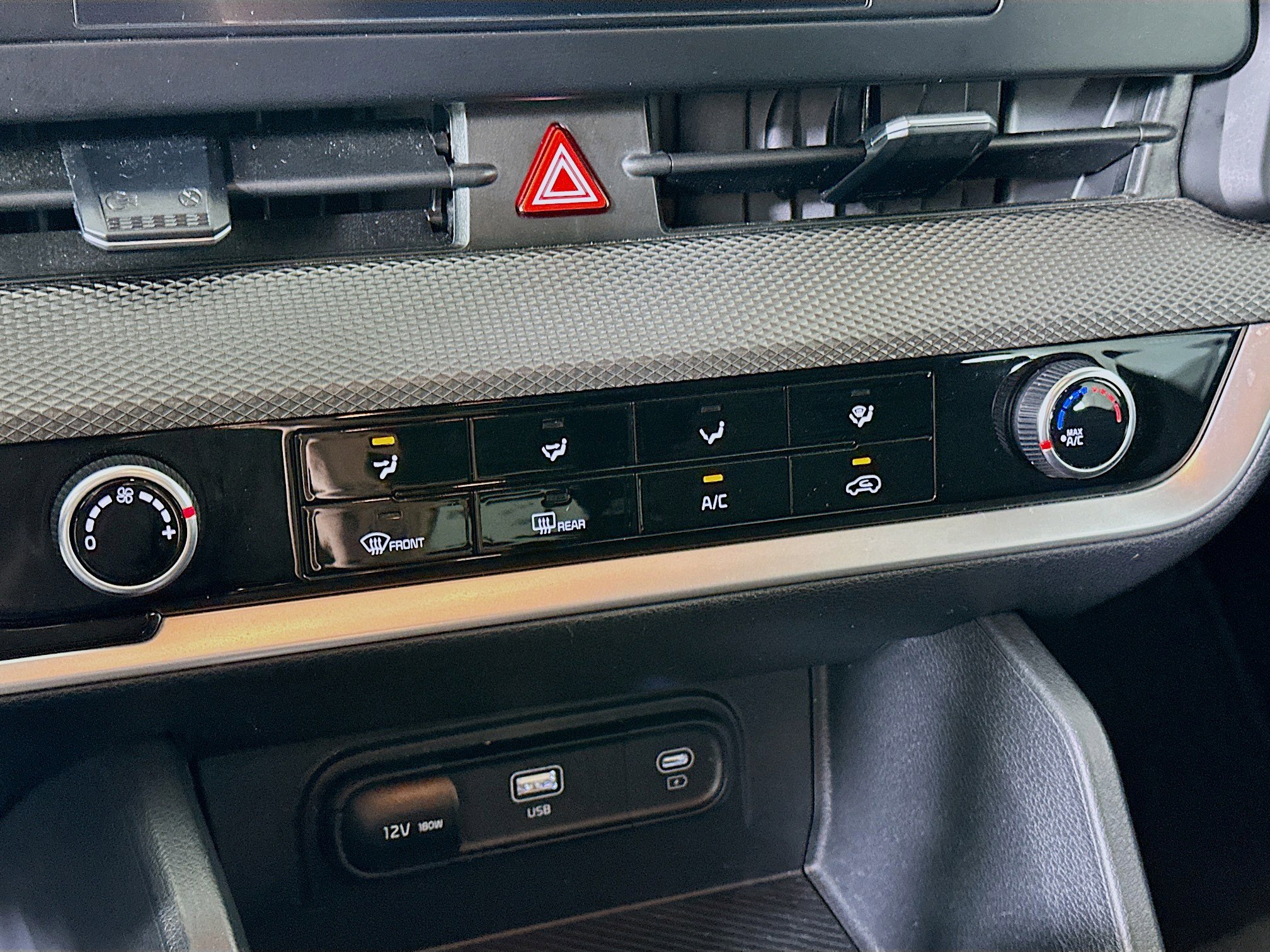 Used 2025 Kia Sportage LX image 23