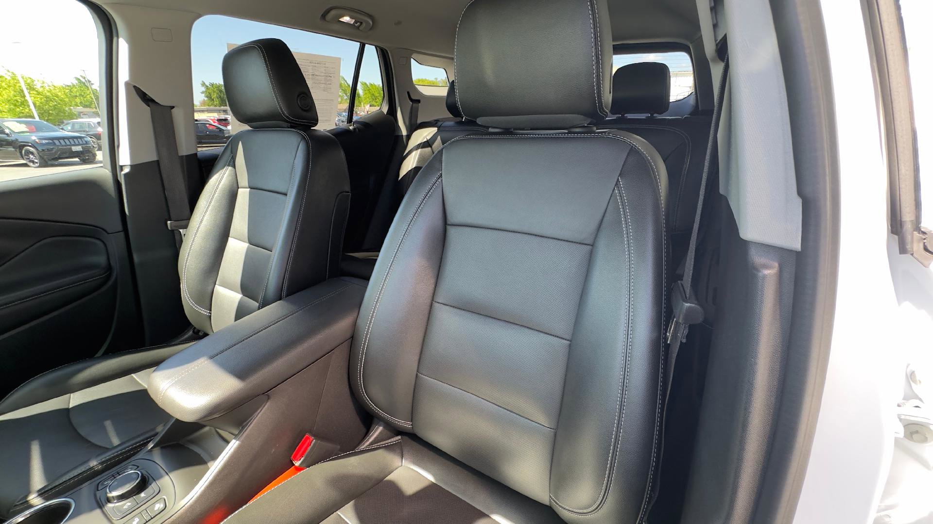 Used 2024 GMC Terrain SLT AWD/4WD image 15