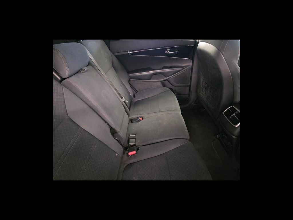 Used 2017 Kia Sorento FWD w/ LX Convenience Package image 19