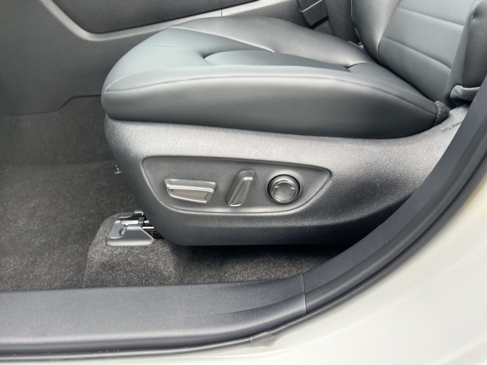 New 2026 Toyota Highlander XLE AWD/4WD image 14