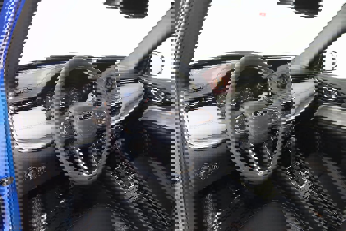Used 2024 Jeep Compass Limited image 23