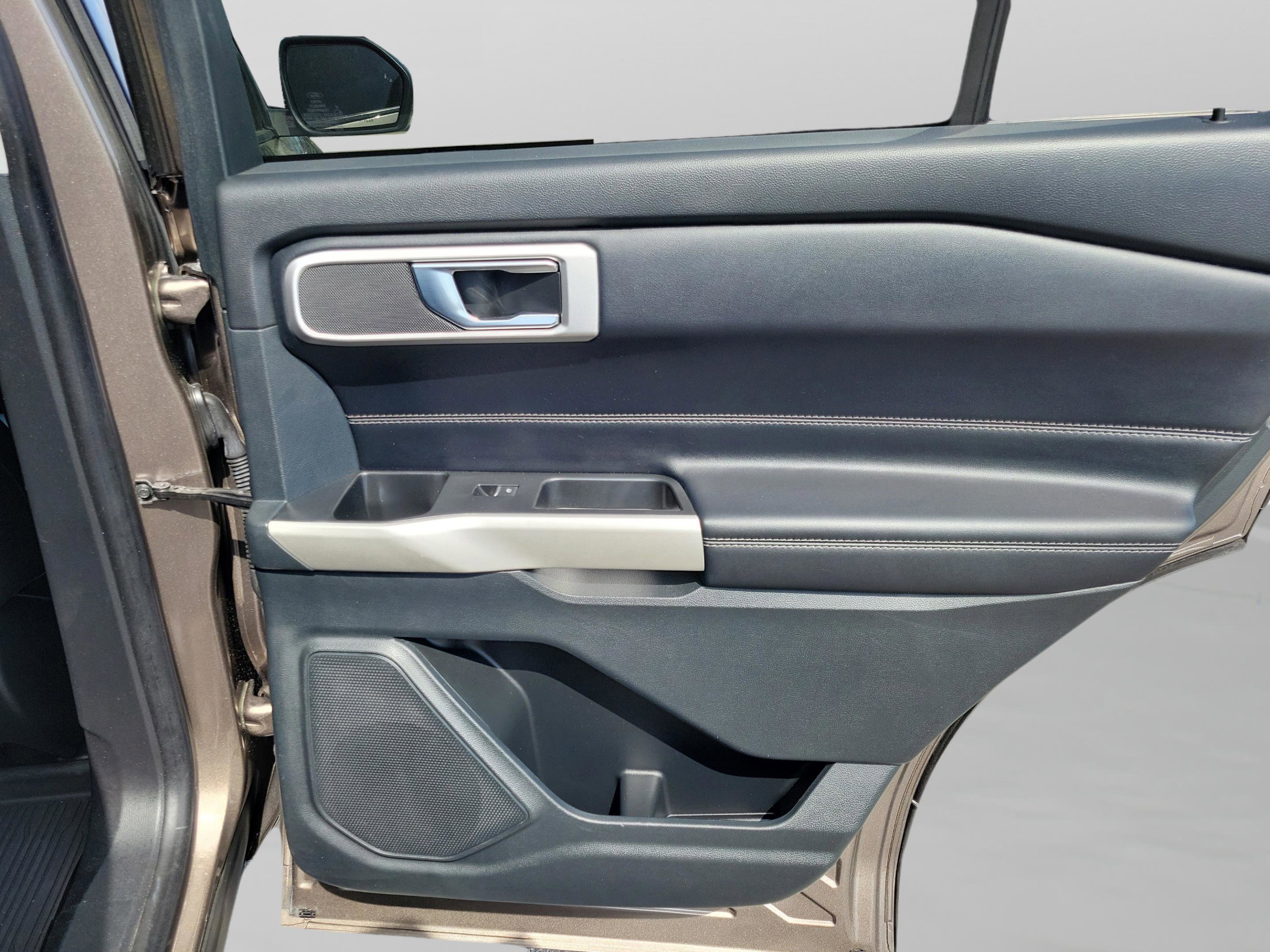 Used 2021 Ford Explorer XLT w/ Equipment Group 202A image 25