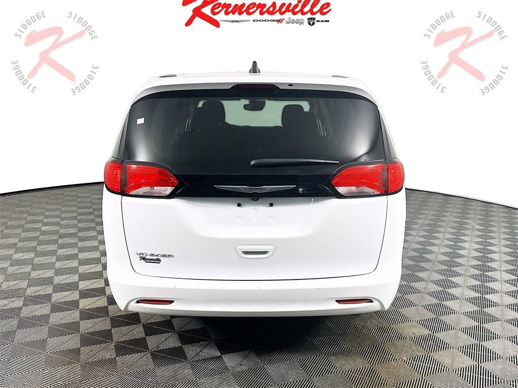 Used 2023 Chrysler Voyager LX image 6