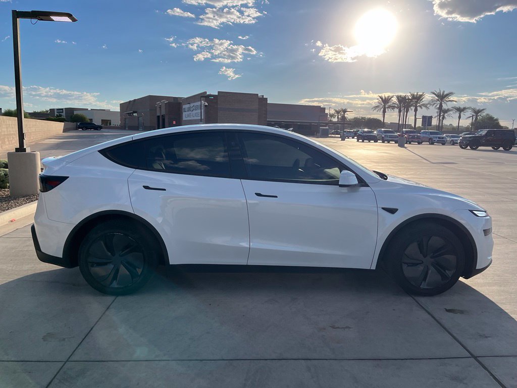 Used 2026 Tesla Model Y 2WD image 5