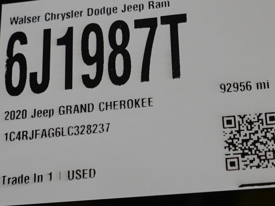 Used 2020 Jeep Grand Cherokee Laredo w/ Security & Convenience Group image 31