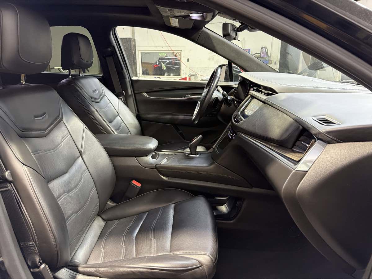 Used 2018 Cadillac XT5 Platinum image 28
