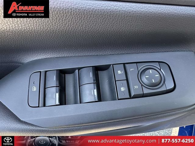 Used 2025 Toyota Prius Plug-In Hybrid FWD image 21