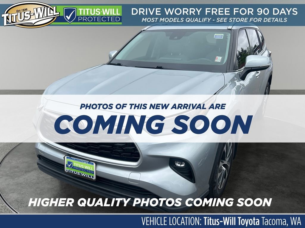 Used 2022 Toyota Highlander XLE AWD/4WD image 3