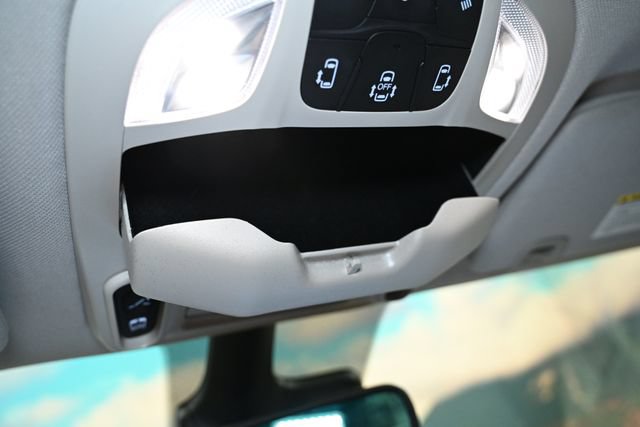 Used 2023 Chrysler Pacifica Limited FWD image 46