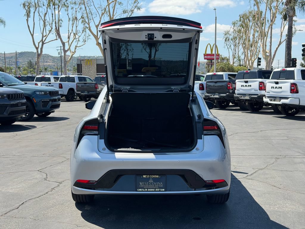 Used 2023 Toyota Prius XLE FWD image 10