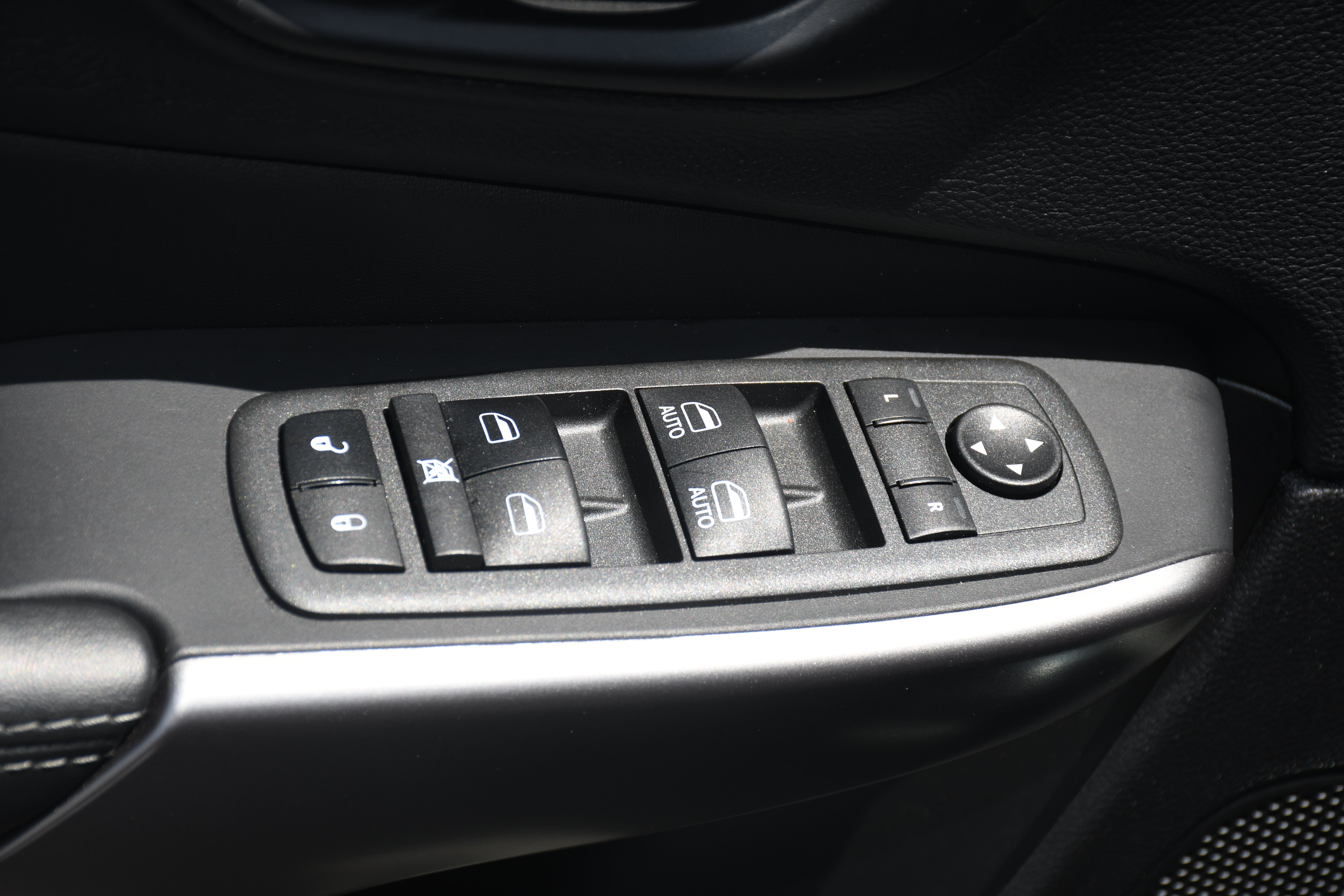 Used 2022 Jeep Cherokee Latitude Lux AWD/4WD image 10