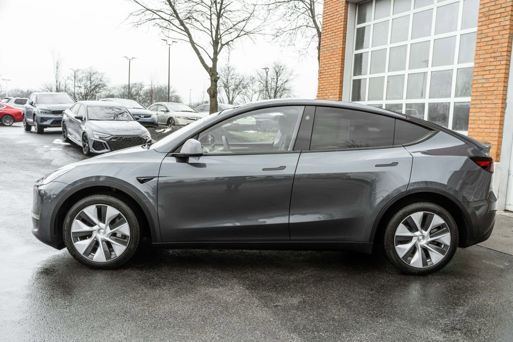 Used 2023 Tesla Model Y Long Range image 37