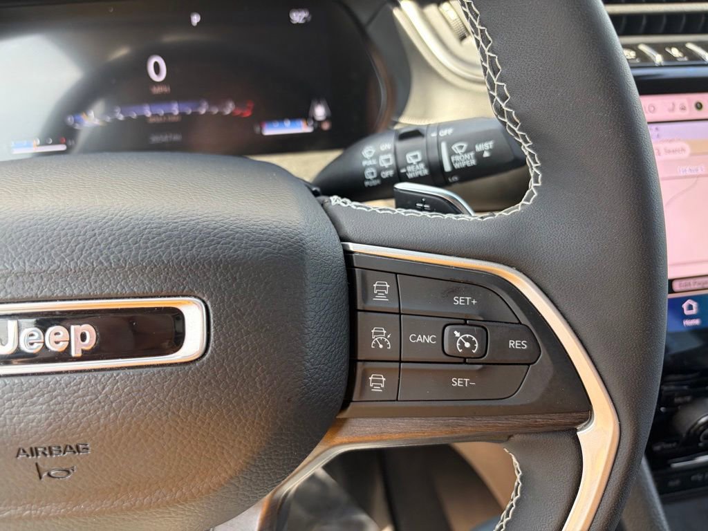 Used 2023 Jeep Grand Cherokee Limited w/ Luxury Tech Group II AWD/4WD image 29