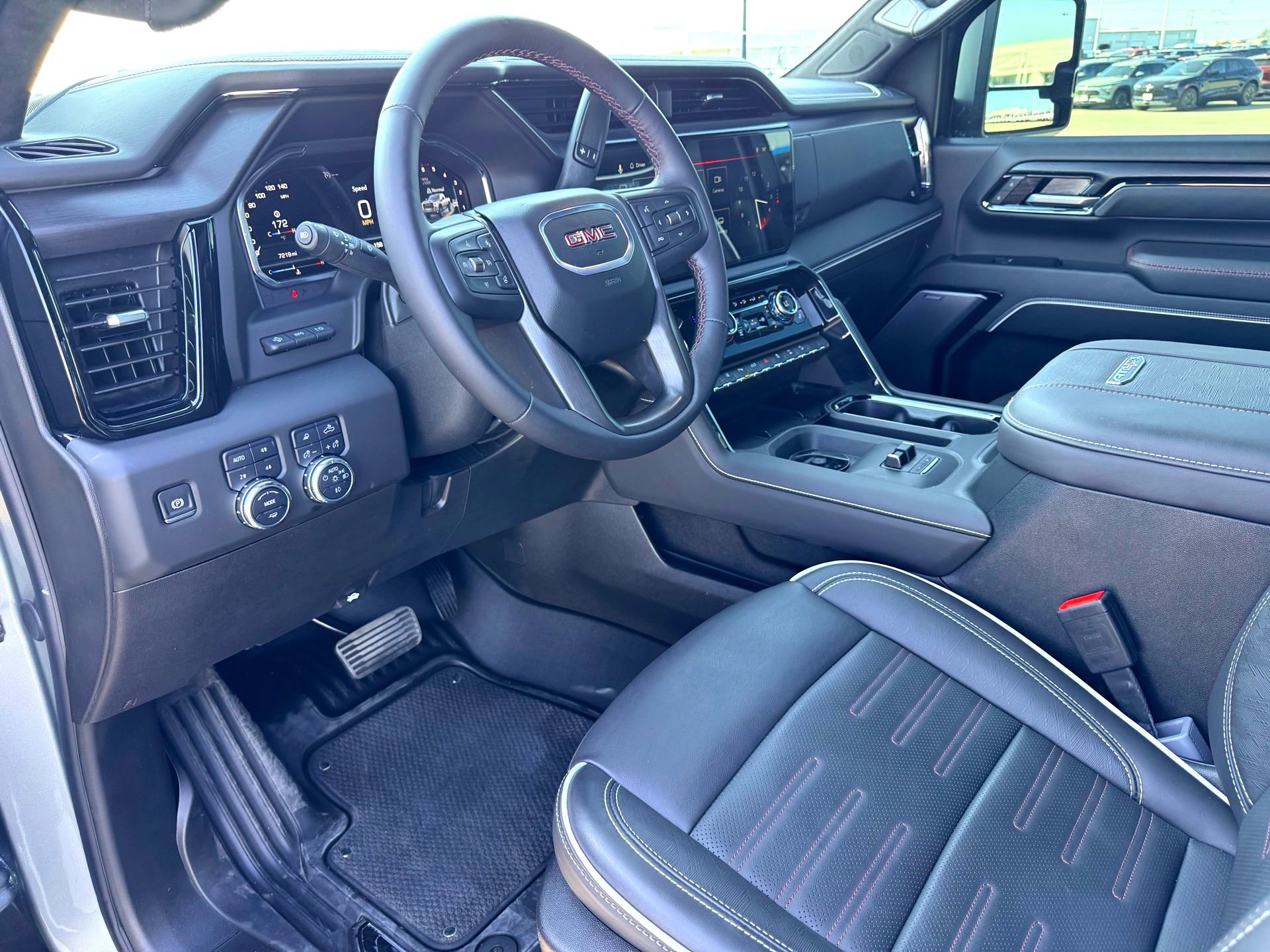 Used 2025 GMC Sierra 2500 AT4X image 11