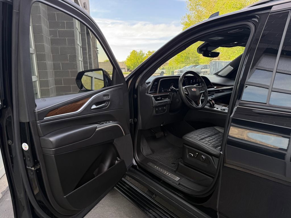 Used 2022 Cadillac Escalade Sport Platinum AWD/4WD image 32