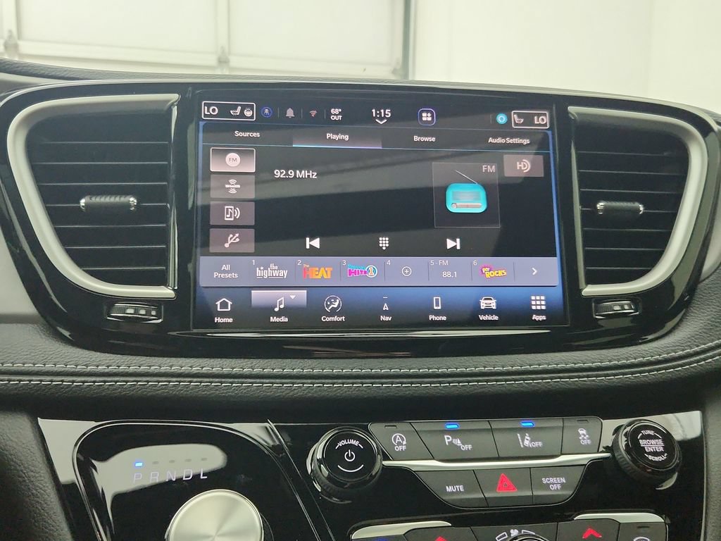 New 2027 Chrysler Pacifica Limited AWD/4WD image 23