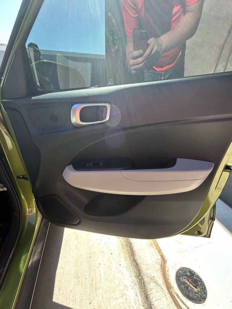 Used 2023 Hyundai Venue SEL image 15