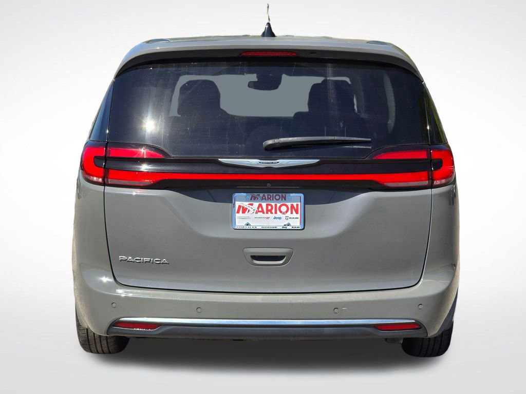 Used 2023 Chrysler Pacifica Touring-L FWD image 16
